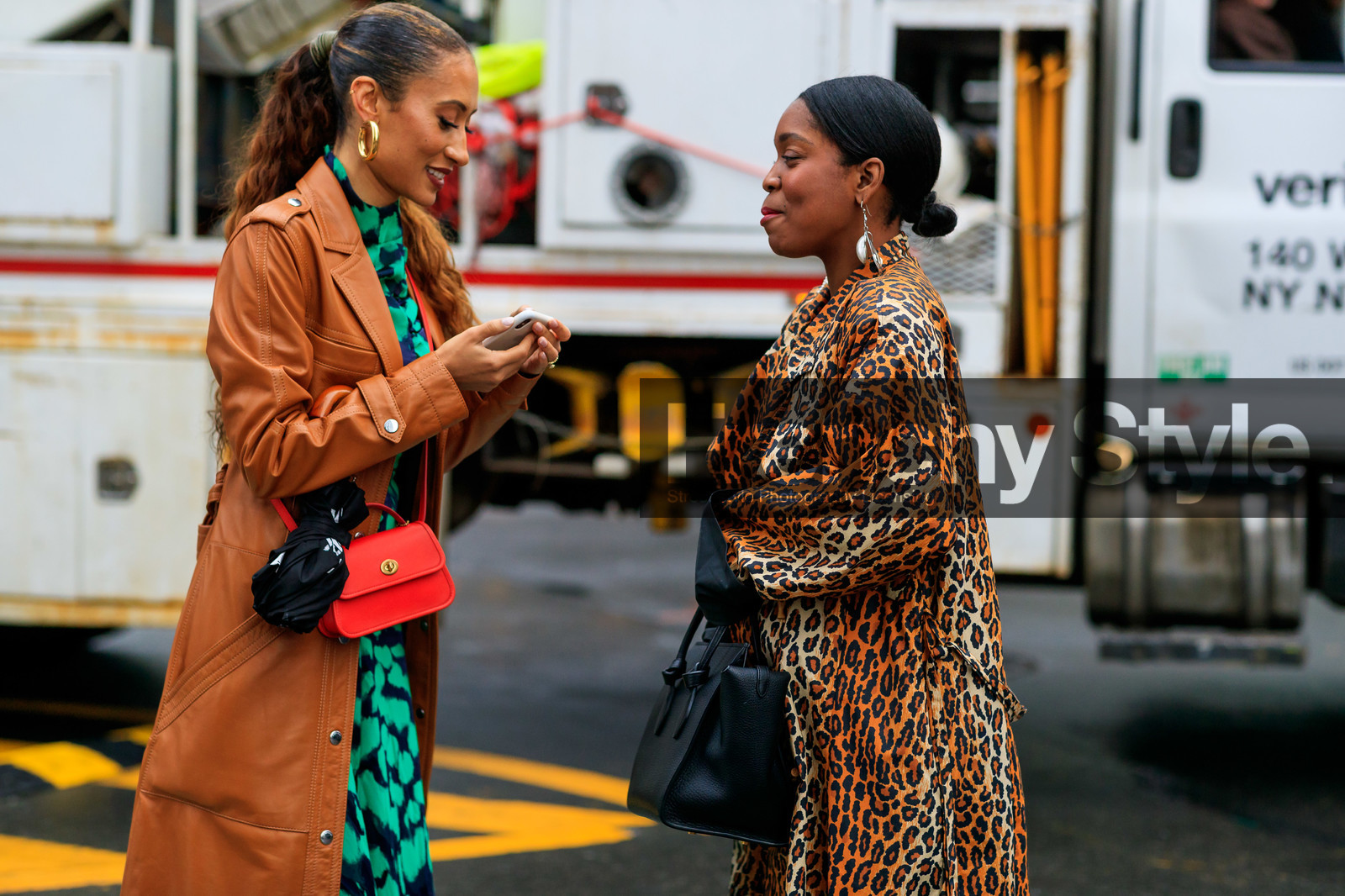 elaine welteroth, rajni jacques, camel leather coat, camel leather jacket, hoop earrings, golden earrings, big earrings, red leather bag, crossbody bag, coach bag, coach coat, coach jacket, green dress, high collar dress, printed dress, drape dress, black leather bag, hand bag, leopard printed coat, dangling earrings, silvered earrings, fashion week, frenchystyle, FW, jonathan paciullo, street style, NYFW, NEW YORK, AUTUMN WINTER 2020-2021, FALL WINTER 2020-2021, FW 20-21, horizontal, atmosphere details, detail