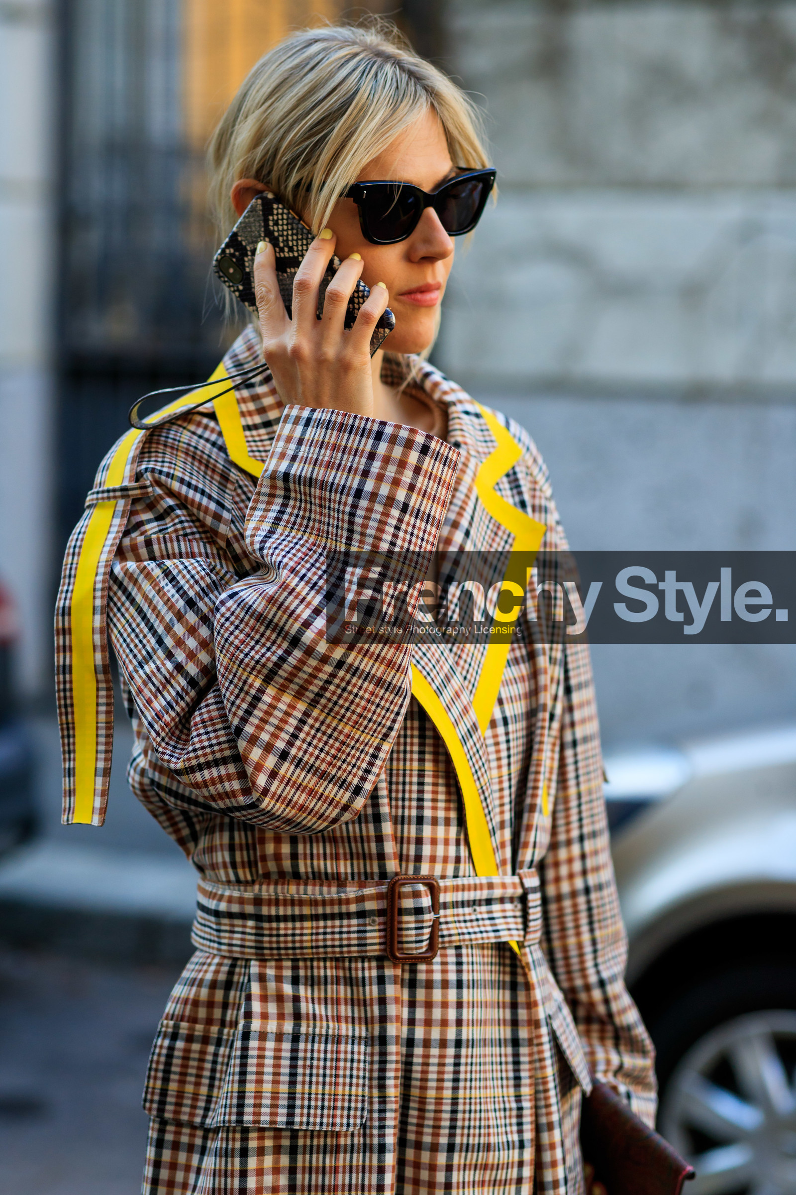 beige coat, checked, graphic jacket, linda tol, plaid, printed jacket, sunglasses, trench coat, MILAN, MFW, fashion week, frenchystyle, FW, jonathan paciullo, street style, AUTUMN WINTER 2019-2020, AW 19-20, FALL WINTER 2019-2020, FW 19-20, vertical, atmosphere details, detail