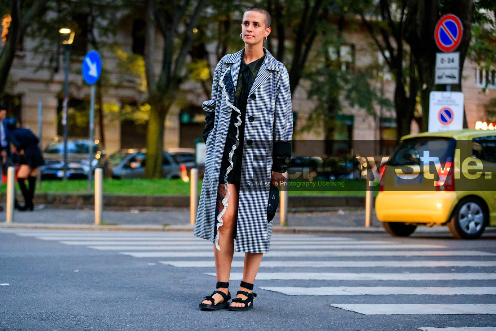 atmosphere details, black shoes, checked coat, fashion week, frenchystyle, full length, FW, gingham, grey coat, horizontal, jonathan paciullo, leather shoes, MFW, MILAN, plaid, printed coat, SPRING SUMMER 2018, SS 18, street style