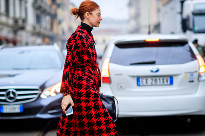 atmosphere details, AUTUMN WINTER 2017-2018, AW 17-18, belted coat, christene barberich, detail, FALL WINTER 2017-2018, fashion week, frenchystyle, FW, FW 17-18, graphic coat, horizontal, houndstooth pattern, jonathan paciullo, MFW, MILAN, printed coat, red coat, street style
