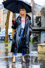 AUTUMN WINTER 2017-2018, AW 17-18, black coat, blue denim, denim pants, FALL WINTER 2017-2018, fashion week, frenchystyle, full length, FW, FW 17-18, high heels, jeans, jonathan paciullo, leather coat, leather shoes, lisa aiken, PARIS, PFW, printed t shirt, silver shoes, street style, trousers, varnished leather, vertical, vinyl, white t shirt