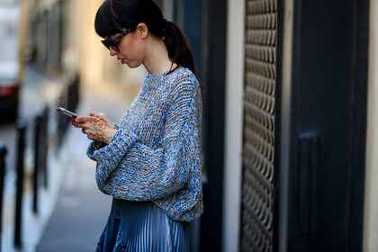 grey skirt, grey sweater, pleated skirt, sunglasses, tattoos, fashion week, frenchystyle, FW, jonathan paciullo, street style, PFW, PARIS, atmosphere details, horizontal, detail, AUTUMN WINTER 2018-2019, FALL WINTER 2018-2019, FW 18-19
