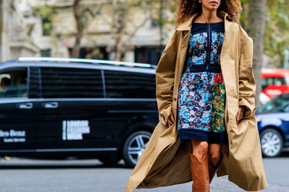 atmosphere details, beige coat, brown boots, cowboy boots, curly hair, detail, fashion week, frenchystyle, FW, high boots, horizontal, jonathan paciullo, LFW, LONDON, oversize, printed dress, SPRING SUMMER 2017, SS 17, street style, trench coat, woman