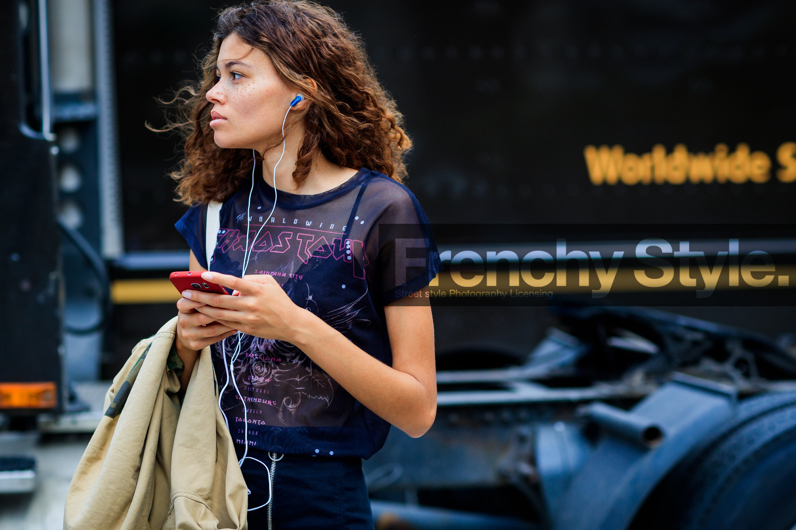 atmosphere details, black t shirt, Danielle Lashley, detail, fashion week, freckles, frenchystyle, FW, horizontal, jonathan paciullo, model, NEW YORK, NYFW, see through, SPRING SUMMER 2018, SS 18, street style