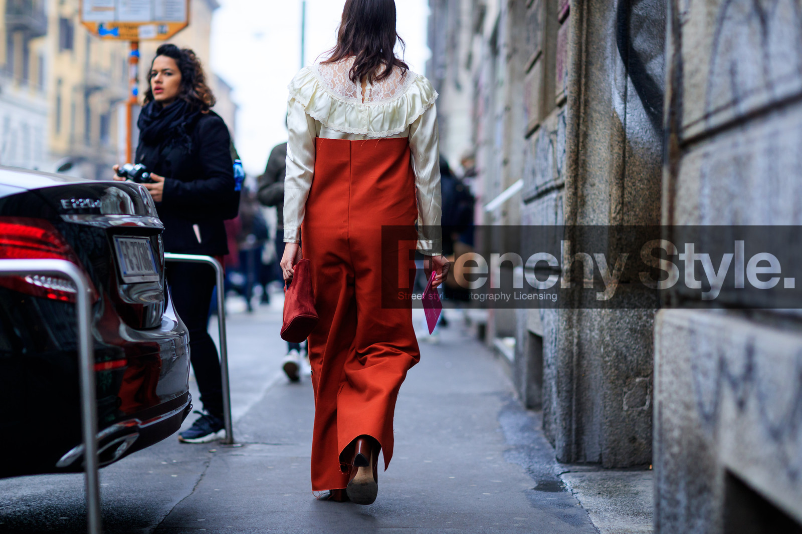 atmosphere details, AUTUMN WINTER 2017-2018, AW 17-18, back detail, beige shirt, detail, FALL WINTER 2017-2018, fashion week, frenchystyle, FW, FW 17-18, horizontal, jonathan paciullo, leather bag, leather shoes, MFW, MILAN, rachael wang, red bag, red boots, red jumpsuit, street style, trousers