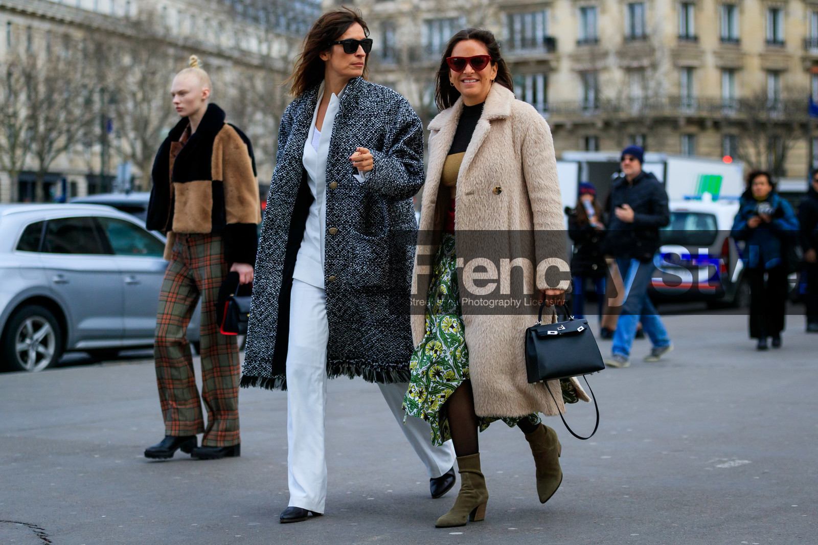 caroline de maigret, laure heriard dubreuil, white jacket, white pants, grey coat, chanel coat, black sunglasses, light beige coat, fur coat, green skirt, yellow skirt, white skirt, floral printed skirt, checked skirt, black leather bag, hand bag, hermes bag, birkin hermes bag, burgundy sunglasses, kaki suede boots, low boots, kitten heels boots, cowboy boots, chanel sunglasses, fringe coat, fashion week, frenchystyle, FW, jonathan paciullo, street style, PFW, PARIS, AUTUMN WINTER 2020-2021, FALL WINTER 2020-2021, FW 20-21, horizontal, full length, atmosphere details