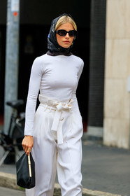 caro daur, white total look, white top, white pants, long sleeves top, tight top, paper bag pants, loose pants, belted pants, scarf, black scarf, silk scarf, black sunglasses, khaite bag, black clutch, max mara scarf, hair scarf, fashion week, frenchystyle, FW, jonathan paciullo, street style, MFW, MILAN, SPRING SUMMER 2020, SS 20