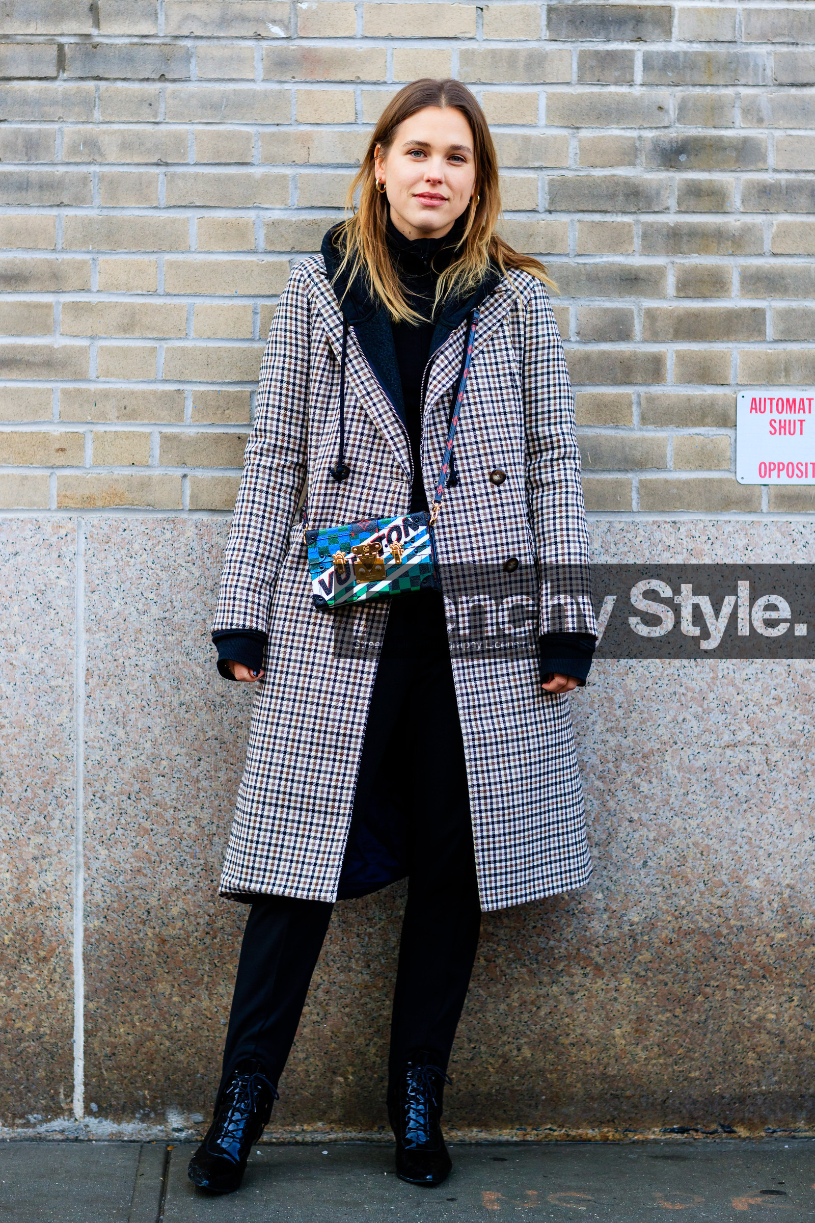 AUTUMN WINTER 2017-2018, AW 17-18, black boots, black pants, black sweater, checked coat, FALL WINTER 2017-2018, fashion week, frenchystyle, full length, FW, FW 17-18, graphic coat, hoodie, jonathan paciullo, leather bag, leather boots, louis vuitton, model, multicolor bag, NEW YORK, NYFW, plaid, printed bag, printed coat, street style, trousers, vertical