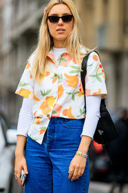 black bag, blue denim, bracelet, denim pants, jeans, leather bag, prada, printed shirt, sunglasses, trousers, white shirt, MILAN, MFW, fashion week, frenchystyle, FW, jonathan paciullo, street style, AUTUMN WINTER 2019-2020, AW 19-20, FALL WINTER 2019-2020, FW 19-20, vertical, atmosphere details, detail