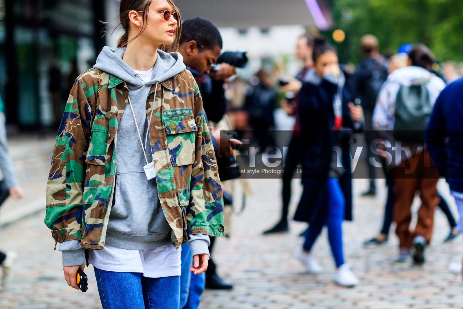 atmosphere details, blue denim, brown bag, camo jacket, camouflage, denim pants, detail, fashion week, frenchystyle, FW, green jacket, grey sweater, hoodie, horizontal, jeans, jonathan paciullo, leather bag, LFW, LONDON, model, printed jacket, SPRING SUMMER 2018, SS 18, street style, trousers