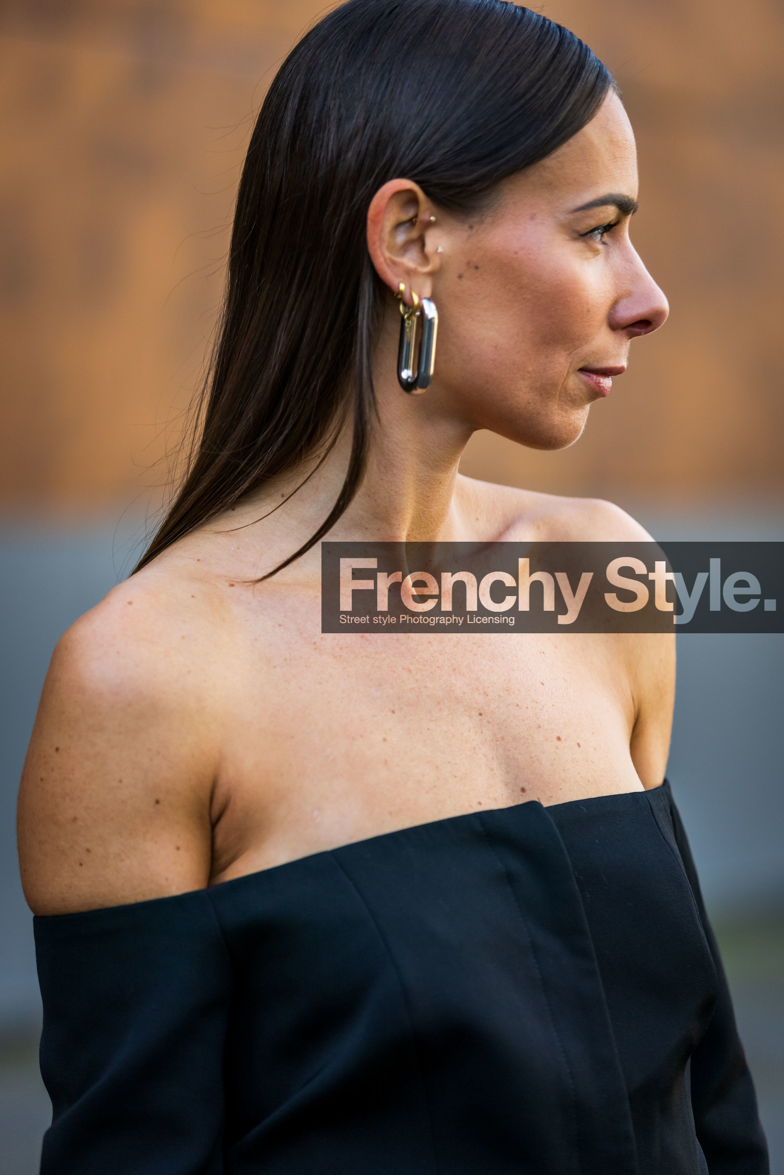 Alice Barbier, black top, earrings, off shoulder top, silver earrings, street style, jonathan paciullo, FW, frenchystyle, fashion week, PFW, PARIS, SPRING SUMMER 2022, SS 22, vertical, atmosphere details