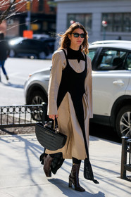 jen wonders, beige trench coat, black dress, split dress, black leather bag, round shape bag, hand bag, animal skin bag, burgundy leather boots, polish boots, low boots, high heels boots, sleeveless dress, layered jacket, layered dress, fashion week, frenchystyle, FW, jonathan paciullo, street style, NYFW, NEW YORK, AUTUMN WINTER 2020-2021, FALL WINTER 2020-2021, FW 20-21, vertical, full length