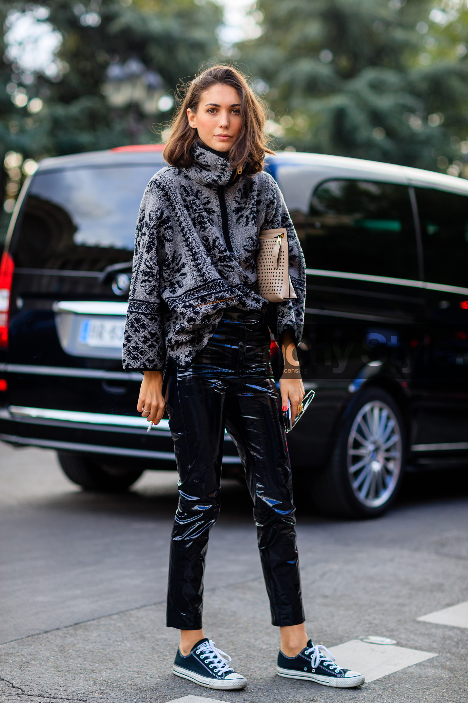 beige bag, black pants, black sneakers, converse, diletta bonaiuti, fashion week, frenchystyle, full length, FW, grey sweater, jonathan paciullo, leather bag, leather pants, leather shoes, PARIS, PFW, printed sweater, SPRING SUMMER 2017, SS 17, street style, studded bag, trousers, turtleneck sweater, varnished leather, vertical