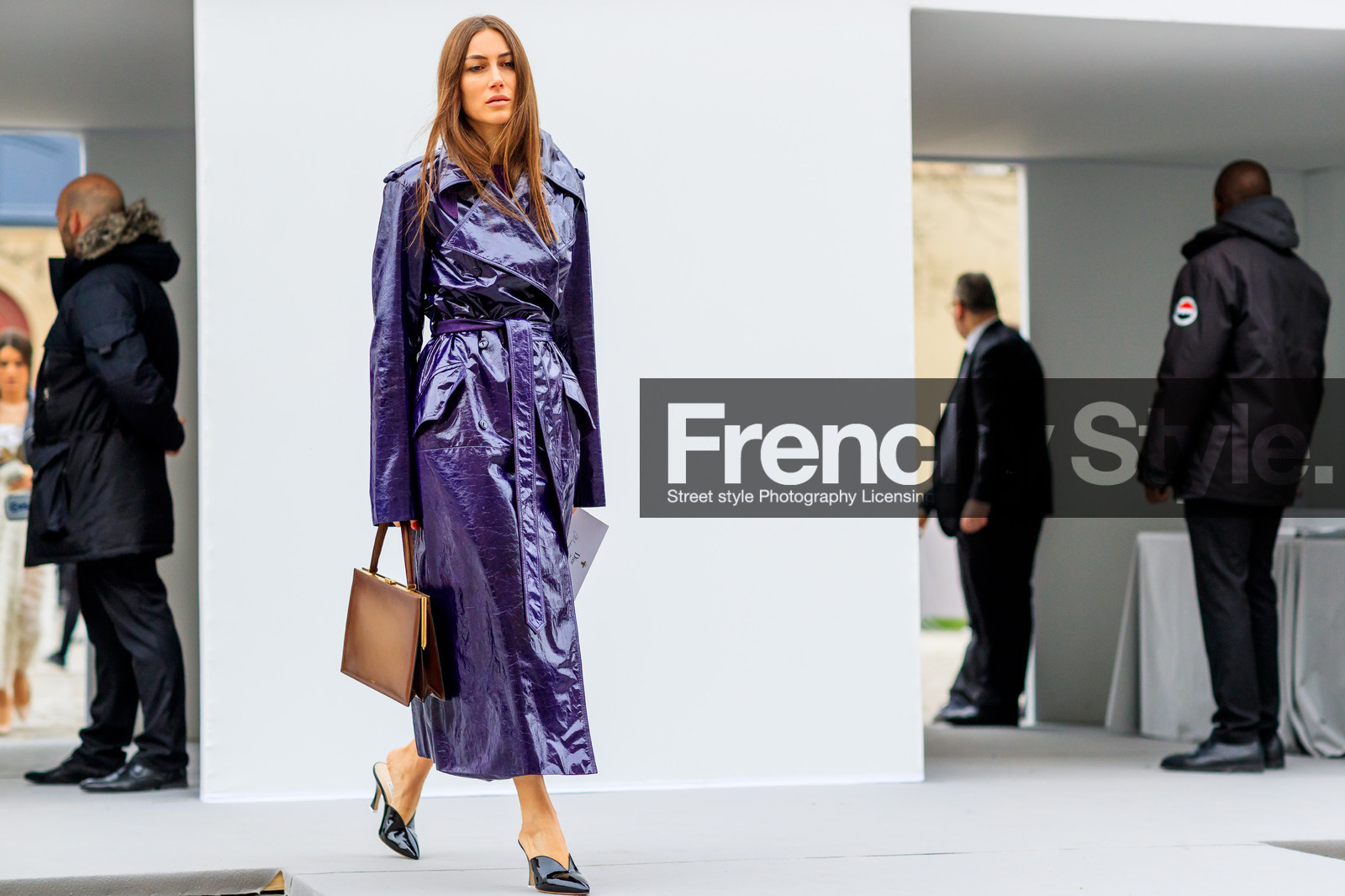atmosphere details, AUTUMN WINTER 2017-2018, AW 17-18, belted coat, black mules, brown bag, christian dior, FALL WINTER 2017-2018, fashion week, frenchystyle, full length, FW, FW 17-18, giorgia tordini, high heels, horizontal, jonathan paciullo, leather bag, leather coat, leather shoes, PARIS, PFW, purple coat, street style, trench coat, varnished leather shoes