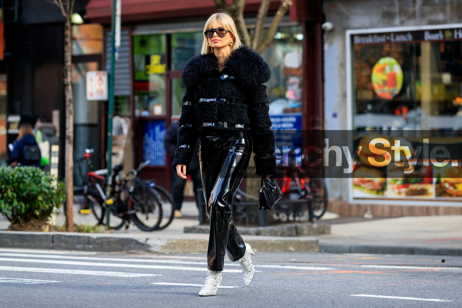 xenia adonts, black coat, black pants, black polish coat, black polish pants, black polish bag, fur coat, tom ford sunglasses, aviator sunglasses, tight pants, longchamp coat, longchamp look, longchamp pants, longchamp bag, white leather boots, animal skin boots, golden earrings, big earrings, round shape earrings, fashion week, frenchystyle, FW, jonathan paciullo, street style, FALL WINTER 2020-2021, AUTUMN WINTER 2020-2021, FW 20-21, horizontal, atmosphere details, full length, NYFW, NEW YORK