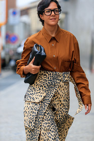 camel shirt, long sleeves shirt, animal print skirt, leopard printed skirt, long skirt, wrap skirt, black leather clutch, square shape glasses, button skirt, multi pocket skirt, fashion week, frenchystyle, FW, jonathan paciullo, street style, MFW, MILAN, SPRING SUMMER 2020, SS 20
