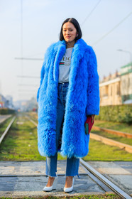 AUTUMN WINTER 2017-2018, AW 17-18, blue coat, blue denim, blue fur coat, denim pants, FALL WINTER 2017-2018, fashion week, frenchystyle, full length, FW, FW 17-18, gucci, high heels, jeans, jonathan paciullo, leather bag, leather shoes, MFW, MILAN, printed t shirt, street style, Tiffany Hsu, trousers, vertical, white shoes, white t shirt