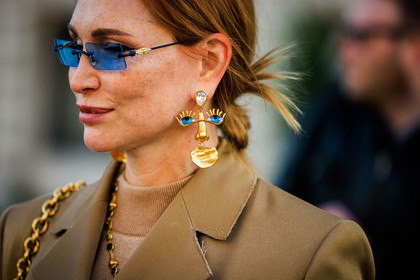 details, close up, schiaparelli, golden earrings, face earrings, blue sunglasses, golden chain, freckles, fashion week, frenchystyle, FW, jonathan paciullo, street style, PARIS, PFW, SPRING SUMMER 2022, SS 22, atmosphere details, detail, horizontal