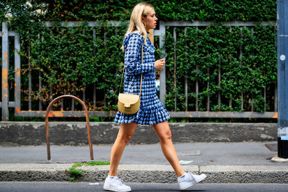 blue dress, checked, graphic dress, leather bag, leather shoes, nike, plaid, printed dress, ruffles, white sneakers, yellow bag, fashion week, frenchystyle, FW, jonathan paciullo, street style, MFW, MILAN, SPRING SUMMER 2019, SS 19, atmosphere details, horizontal, full length