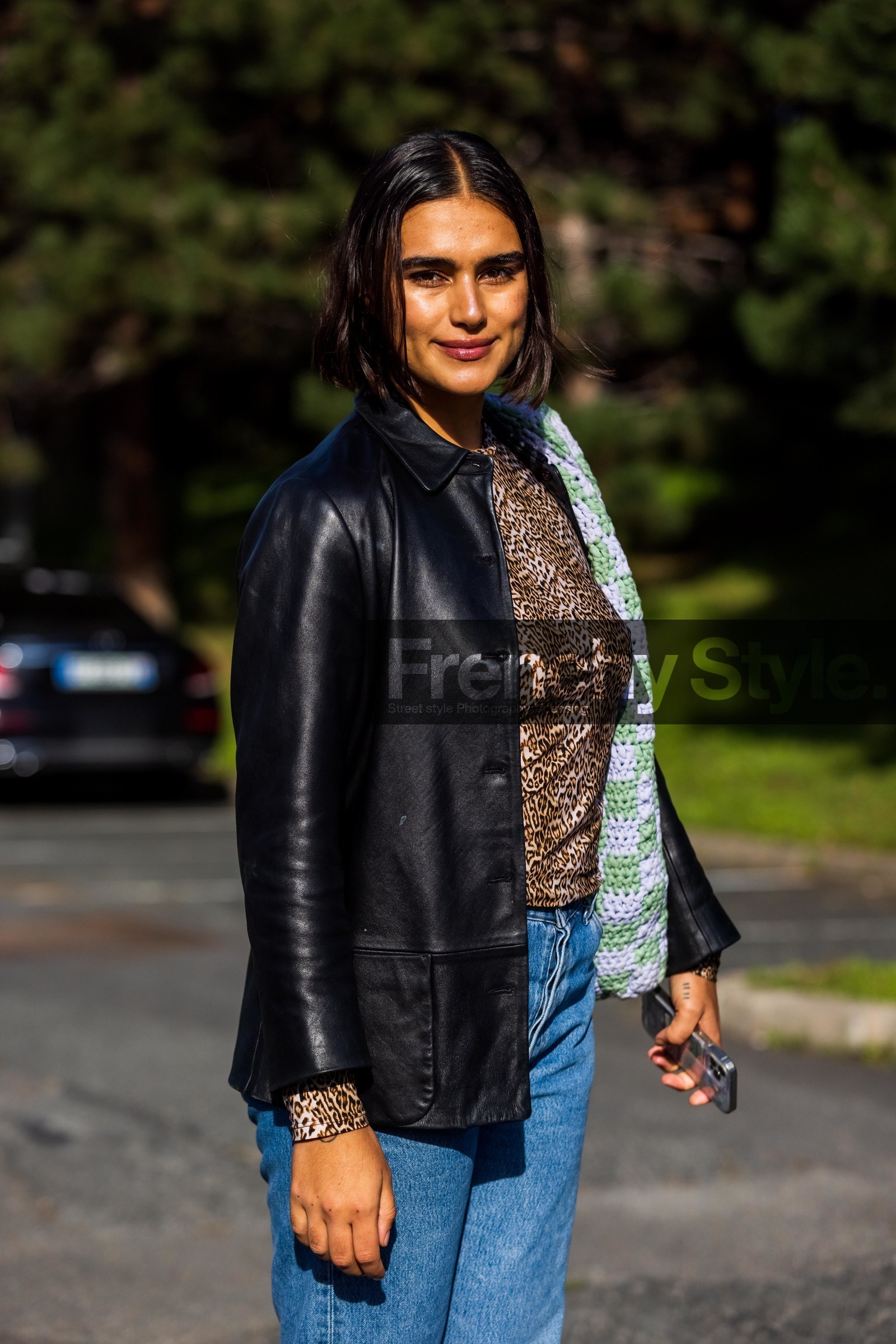 bag, black jacket, blue denim, brown top, crochet bag, denim, green bag, jacket, jean, Jill Kortleve, leather jacket, leopard print, leopard top, lila bag, print, printed top, top, street style, jonathan paciullo, FW, frenchystyle, fashion week, PFW, PARIS, SPRING SUMMER 2022, SS 22, vertical, atmosphere details, model