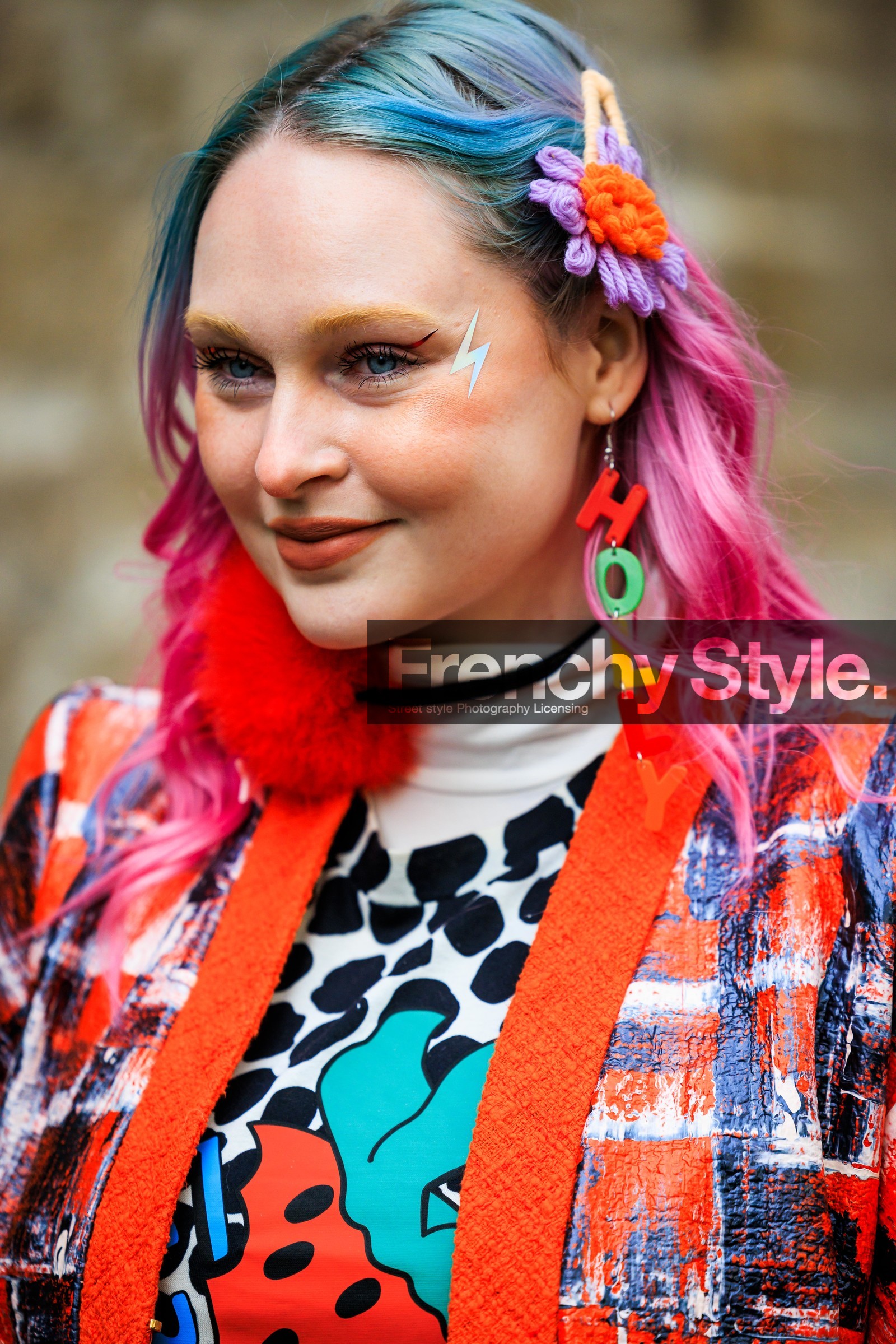 multiprint look, dyed hair, hair pins, painted jacket, plaid jacket, red jacket, printed top, strawberry print shirt, green rings, pink earrings, fluo green earrings, i, pink hair, close up, make up, kristen bateman, fashion week, frenchystyle, FW, jonathan paciullo, street style, AUTUMN WINTER 2022-2023, FALL WINTER 2022_2023, FW 22-23, PFW, PARIS, vertical, detail