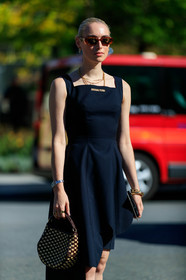 flora macdonald johnston, asymmetrical dress, black dress, sleeveless dress, cartier watch, panthere cartier watch, silver and golden watch, hand bag, plaited bag, beige and brown bag, brown scale sunglasses, hoop earrings, golden earrings, chain necklace, multi necklace, golden bracelet, fashion week, frenchystyle, FW, jonathan paciullo, street style, vertical, detail, atmosphere details