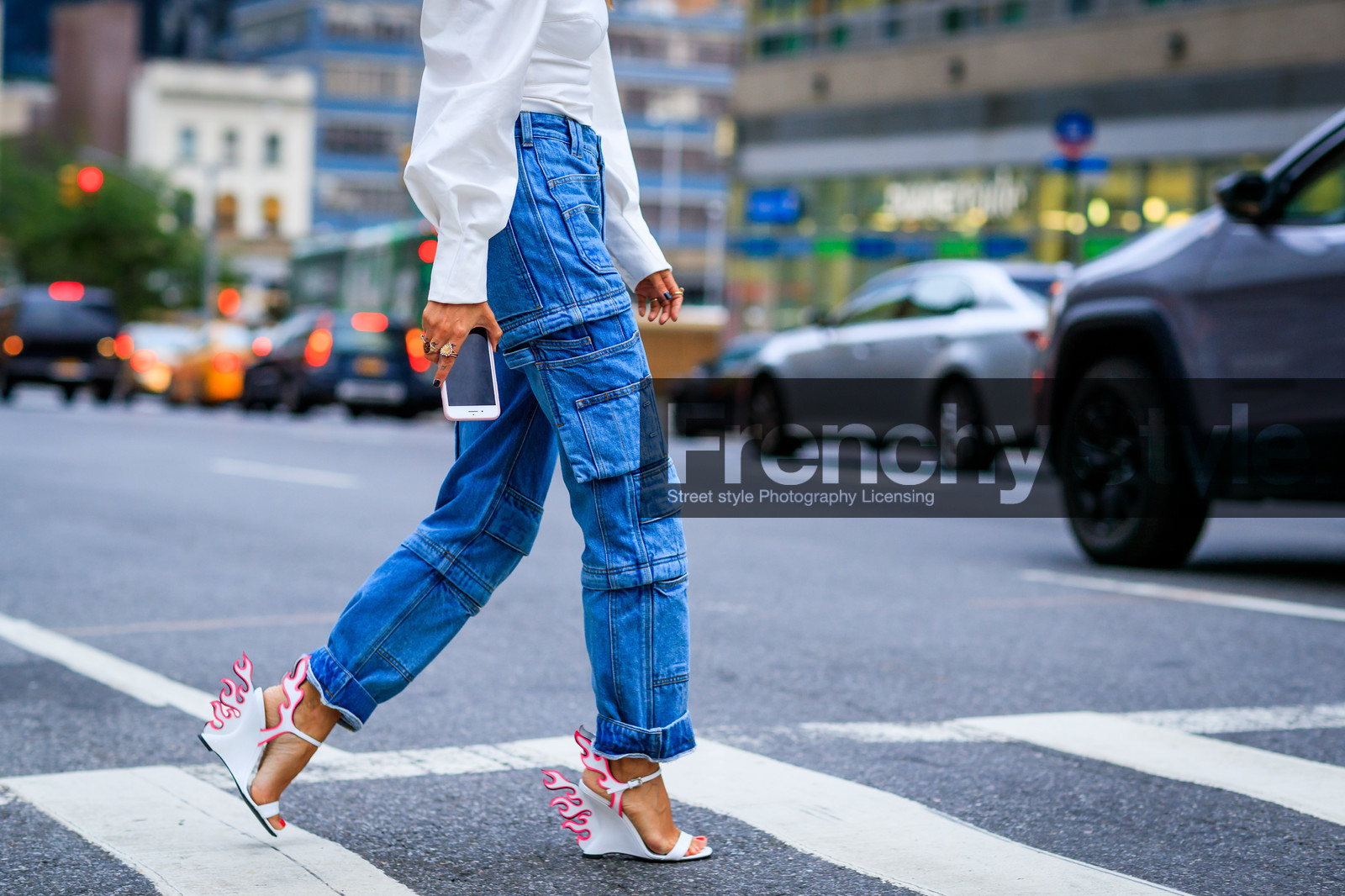 blue denim, Charlotte Groeneveld, denim pants, high heels, iphone, jeans, leather shoes, prada, trousers, white shoes, white top, fashion week, frenchystyle, FW, jonathan paciullo, street style, NYFW, NEW YORK, SPRING SUMMER 2019, SS 19, atmosphere details, horizontal, detail