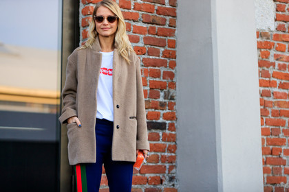 beige jacket, graphic pants, gucci, navy pants, printed pants, stripes, sunglasses, trousers, white t shirt, fashion week, frenchystyle, FW, jonathan paciullo, street style, MFW, MILAN, AUTUMN WINTER 2018-2019, FALL WINTER 2018-2019, FW 18-19, horizontal, atmosphere details