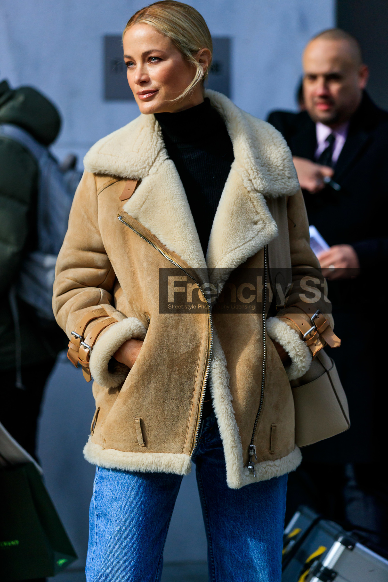 beige suede coat, fur coat, denim, blue jeans, fashion week, frenchystyle, FW, jonathan paciullo, street style, FALL WINTER 2020-2021, AUTUMN WINTER 2020-2021, FW 20-21, vertical, atmosphere details, detail, NYFW, NEW YORK