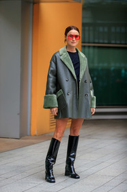 lena lademann, armani total look, armani sunglasses, armani coat, red sunglasses, futurist shape sunglasses, kaki leather coat, fur collar coat, jacket dress, black leather boots, black polish boots, high heels boots, high boots, fashion week, frenchystyle, FW, jonathan paciullo, street style, MFW, MILAN, SPRING SUMMER 2020, SS 20