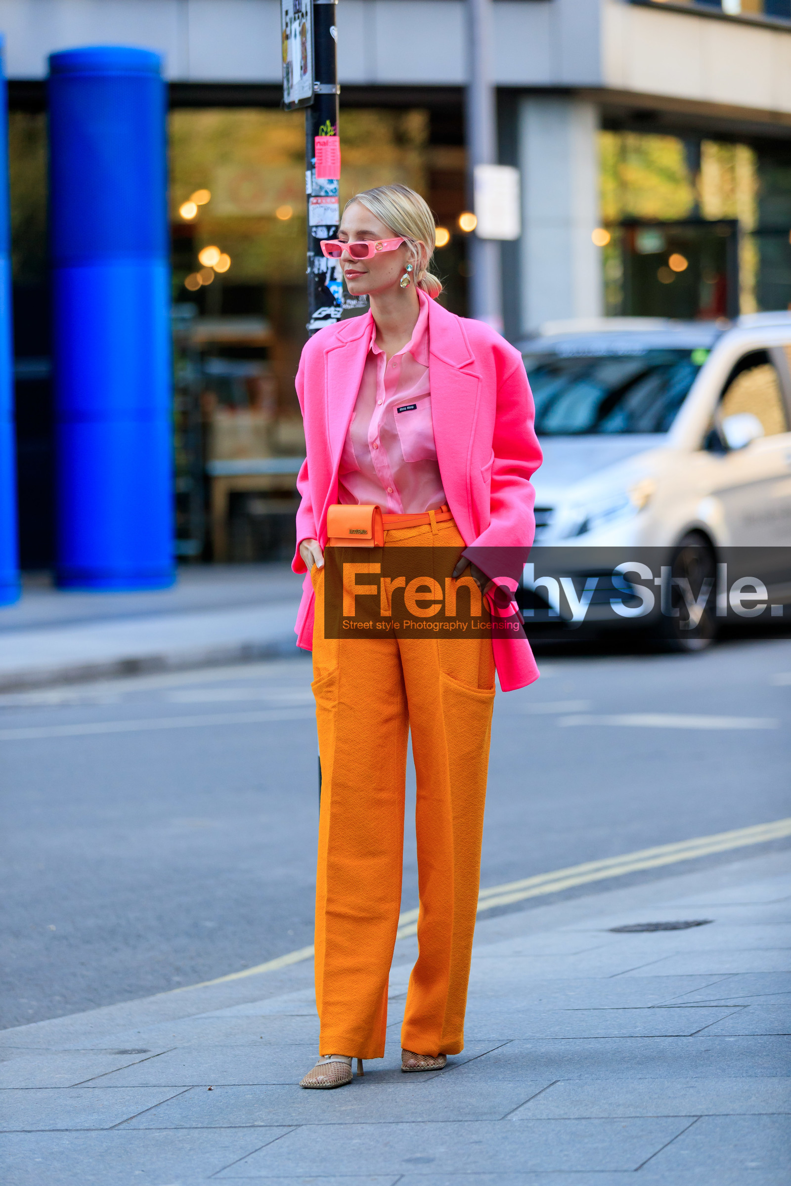 leonie hanne, color block look, neon pink jacket, oversize jacket, future shape sunglasses, neon pink shirt, pink sunglasses, miu miu shirt, sheer shirt, orange pants, oversize pants, jacquemus bag, mini bag, belt bag, orange leather bag, animal skin bag, strassed earrings, big earrings, bottega veneta shoes, squared toed shoes, chain detail shoes, fashion week, frenchystyle, FW, jonathan paciullo, street style, vertical, full length