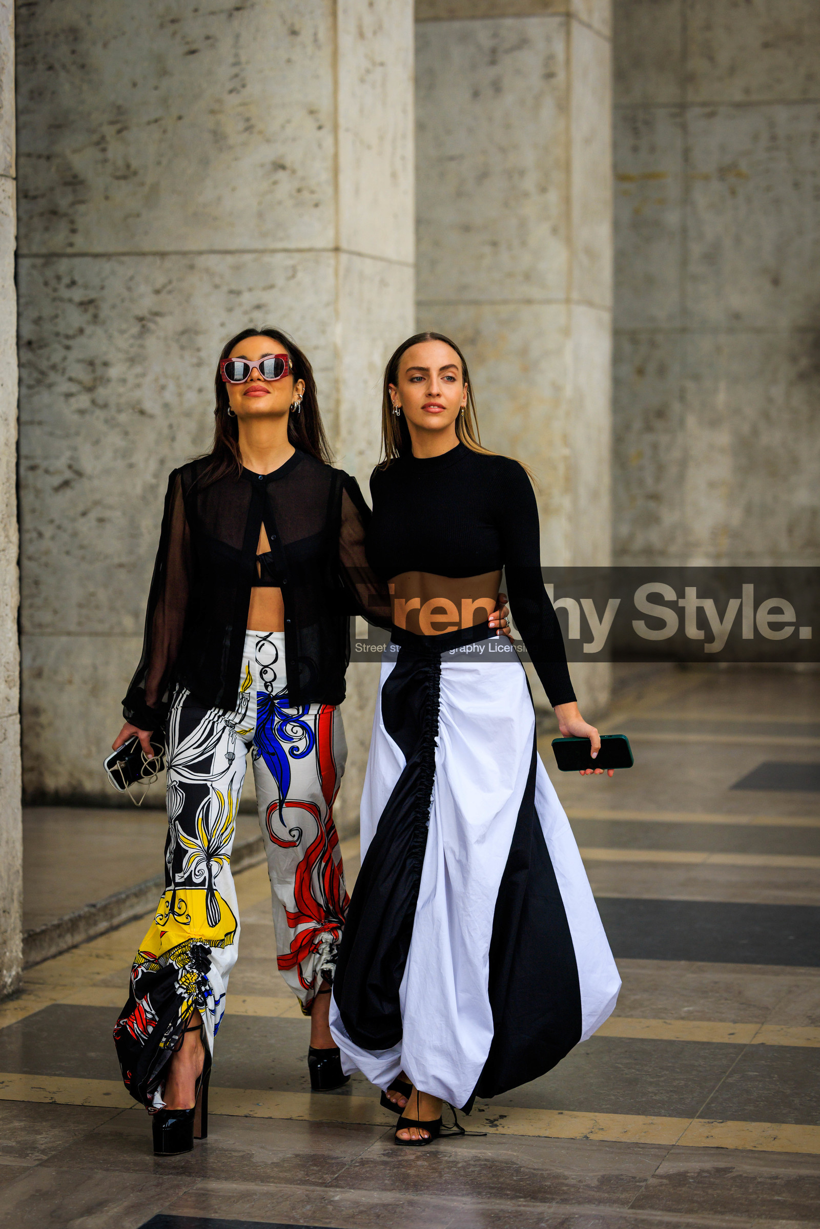 black cropped top, black and white pants, globy pants, dual toned trousers, assymetric cut pants, black sandals, black heels, baggy pants, dark sunglasses, sheer top, black top, black bra, printed pants, multicolor pants, white toursers, baggy pants, high waisted pants, flower print pants, black heels, platform shoes, carla ginola, fashion week, frenchystyle, FW, jonathan paciullo, street style, AUTUMN WINTER 2022-2023, FALL WINTER 2022_2023, FW 22-23, PFW, PARIS, vertical, full length