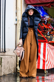 AUTUMN WINTER 2017-2018, AW 17-18, beige bag, black jacket, camel pants, down jacket, FALL WINTER 2017-2018, fashion week, frenchystyle, full length, FW, FW 17-18, graphic bag, jonathan paciullo, leather bag, loewe, PARIS, patchwork, PFW, printed bag, street style, trousers, vertical