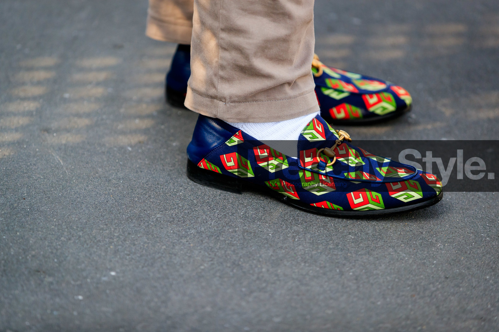 blue shoes, gucci, leather shoes, loafers, multicolor shoes, printed shoes, trousers, white socks, fashion week, frenchystyle, FW, jonathan paciullo, street style, MFW, MILAN, AUTUMN WINTER 2019-2020, AW 19-20, FALL WINTER 2019-2020, FW 19-20, atmosphere details, detail, horizontal
