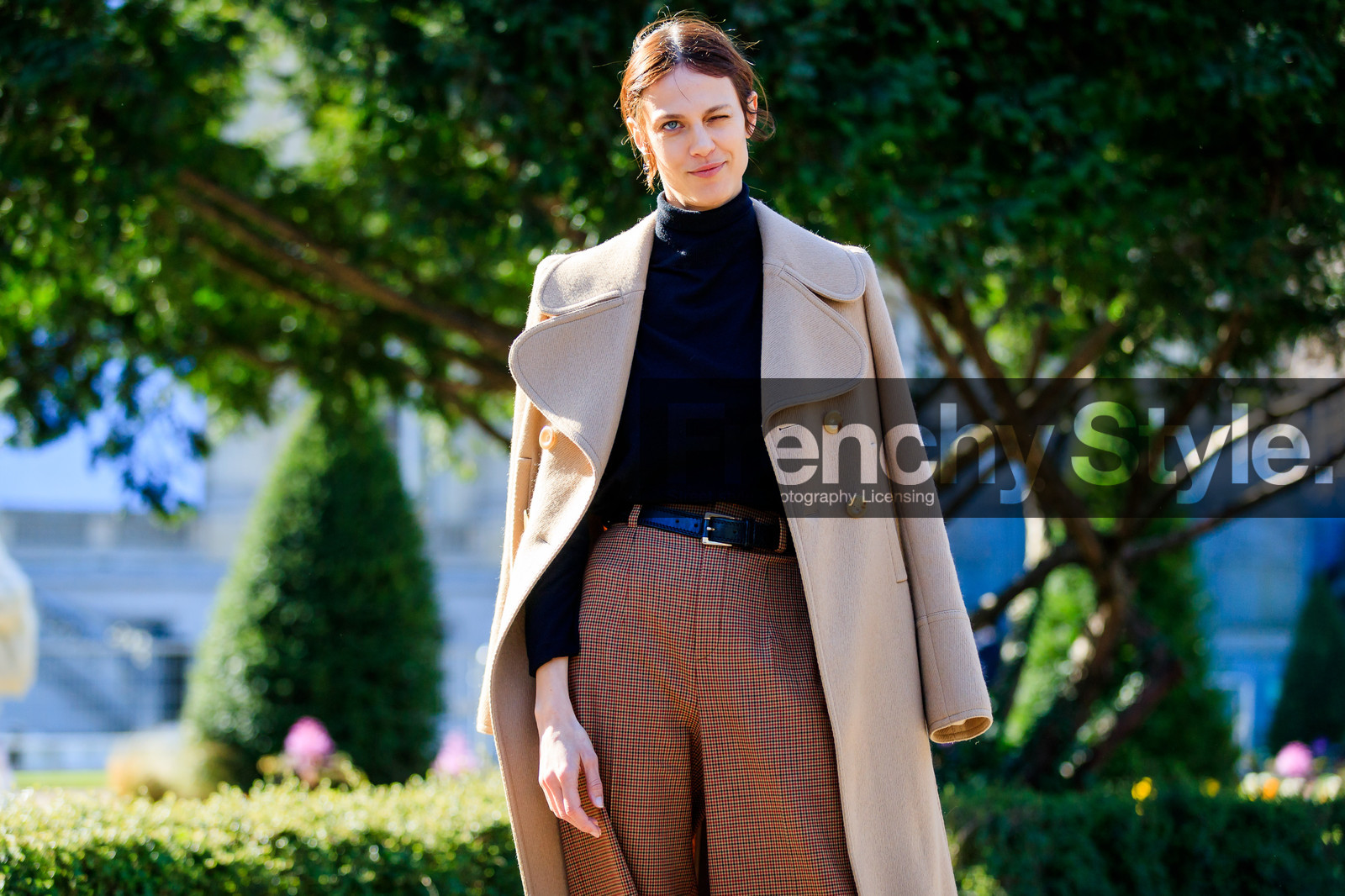 atmosphere details, AUTUMN WINTER 2017-2018, AW 17-18, aymeline valade, beige coat, black belt, black sweater, brown pants, checked pants, detail, FALL WINTER 2017-2018, fashion week, frenchystyle, FW, FW 17-18, horizontal, jonathan paciullo, leather belt, model, over the shoulder, PARIS, PFW, printed pants, street style, trousers