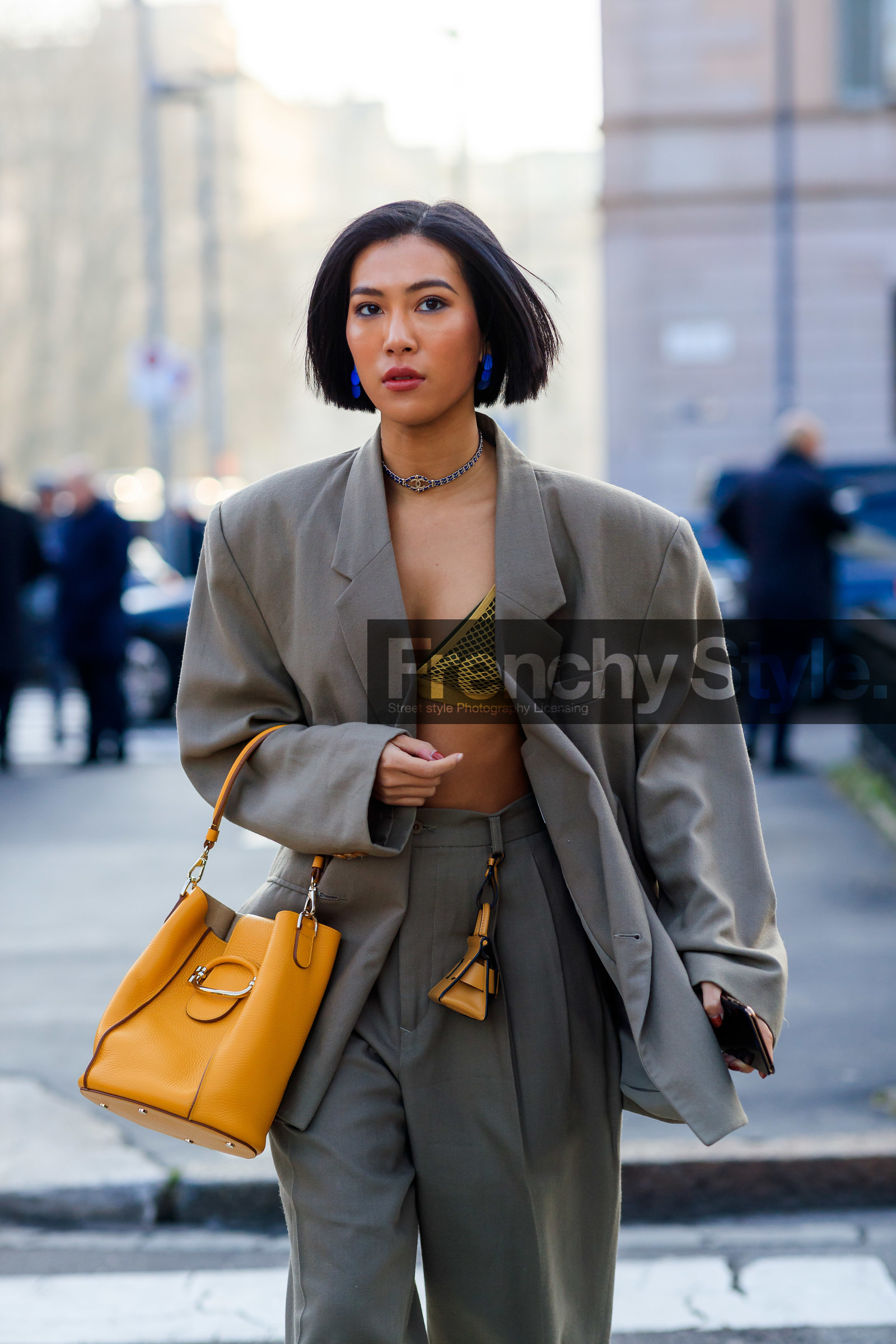 blazer, choker, grey jacket, grey pants, grey suit, leather bag, liz yu, mini bag, necklace, trousers, yellow bag, MILAN, MFW, fashion week, frenchystyle, FW, jonathan paciullo, street style, AUTUMN WINTER 2019-2020, AW 19-20, FALL WINTER 2019-2020, FW 19-20, vertical, atmosphere details, detail
