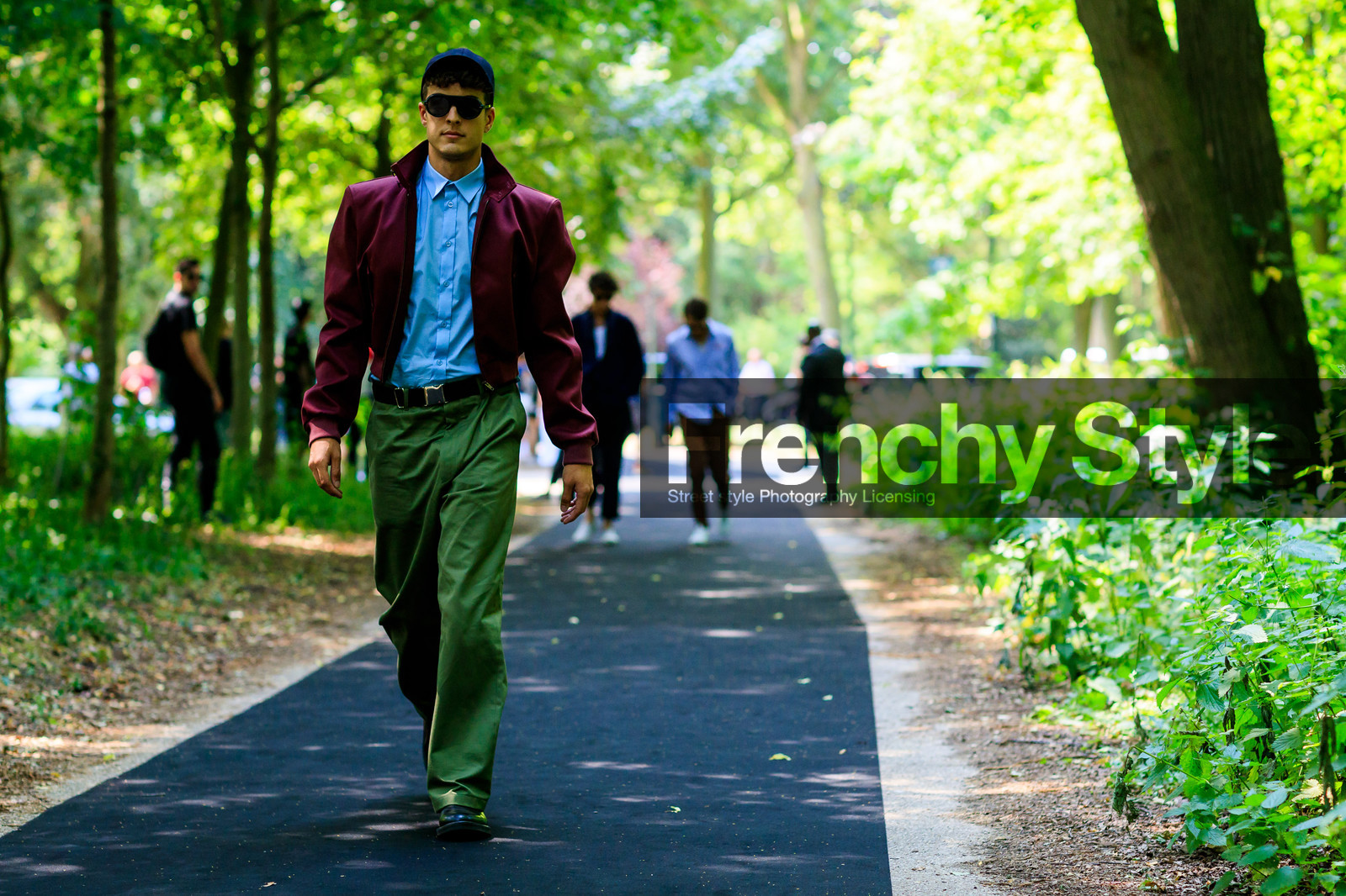 atmosphere details, balenciaga, black cap, blue shirt, bordeaux, burgundy, fashion week, frenchystyle, full length, FW, green pants, horizontal, jonathan paciullo, MENSWEAR, oversize, PARIS, PFW, red jacket, SPRING SUMMER 2018, SS 18, street style, sunglasses, trousers