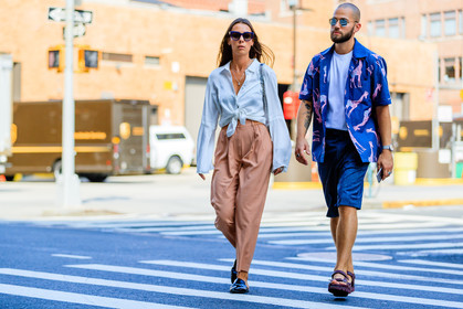 Alice & Js, atmosphere details, black mules, blue denim, blue shirt, bordeaux, denim shorts, fashion week, frenchystyle, full length, FW, high waist, horizontal, jonathan paciullo, leather shoes, NEW YORK, NYFW, pink pants, printed shirt, red sandals, salmon, SPRING SUMMER 2017, SS 17, street style, sunglasses, tied up shirt, trousers, white shirt, white t shirt, woman