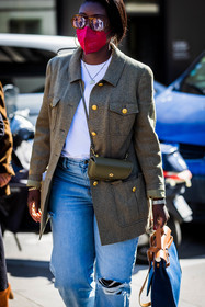 bag, blue bag, blue denim, blue jean, crossbody bag, denim, destroyed jean, facial mask, hermes bag, jacket, jean, kakhi bag, kakhi jacket, Nikki Ogunnaike, sunglasses, white t-shirt, street style, jonathan paciullo, FW, frenchystyle, fashion week, PFW, PARIS, SPRING SUMMER 2022, SS 22, vertical, atmosphere details
