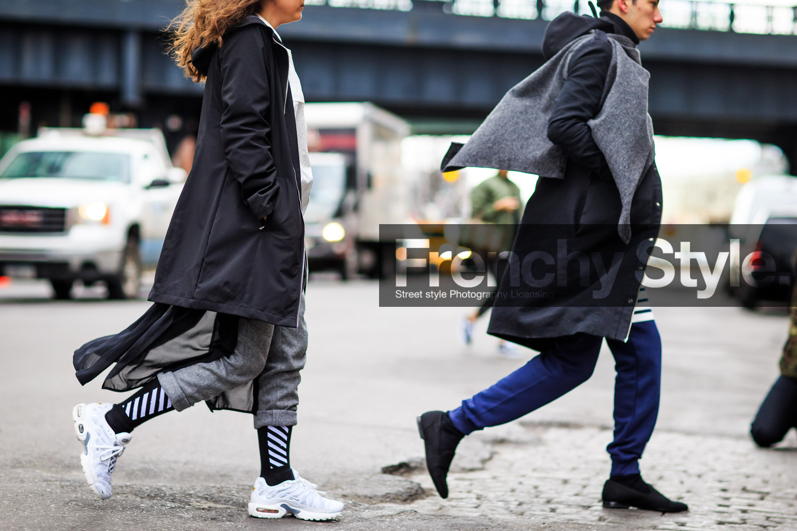 atmosphere details, AUTUMN WINTER 2016-2017, AW 16-17, black coat, black leggings, blue pants, detail, FALL WINTER 2016-2017, fashion week, frenchystyle, FW, FW 16-17, graphic leggings, grey pants, grey vest, group of people, horizontal, jonathan paciullo, leather sneakers, NEW YORK, nike, NYFW, street style, striped leggings, sweatpants, white sneakers, woman