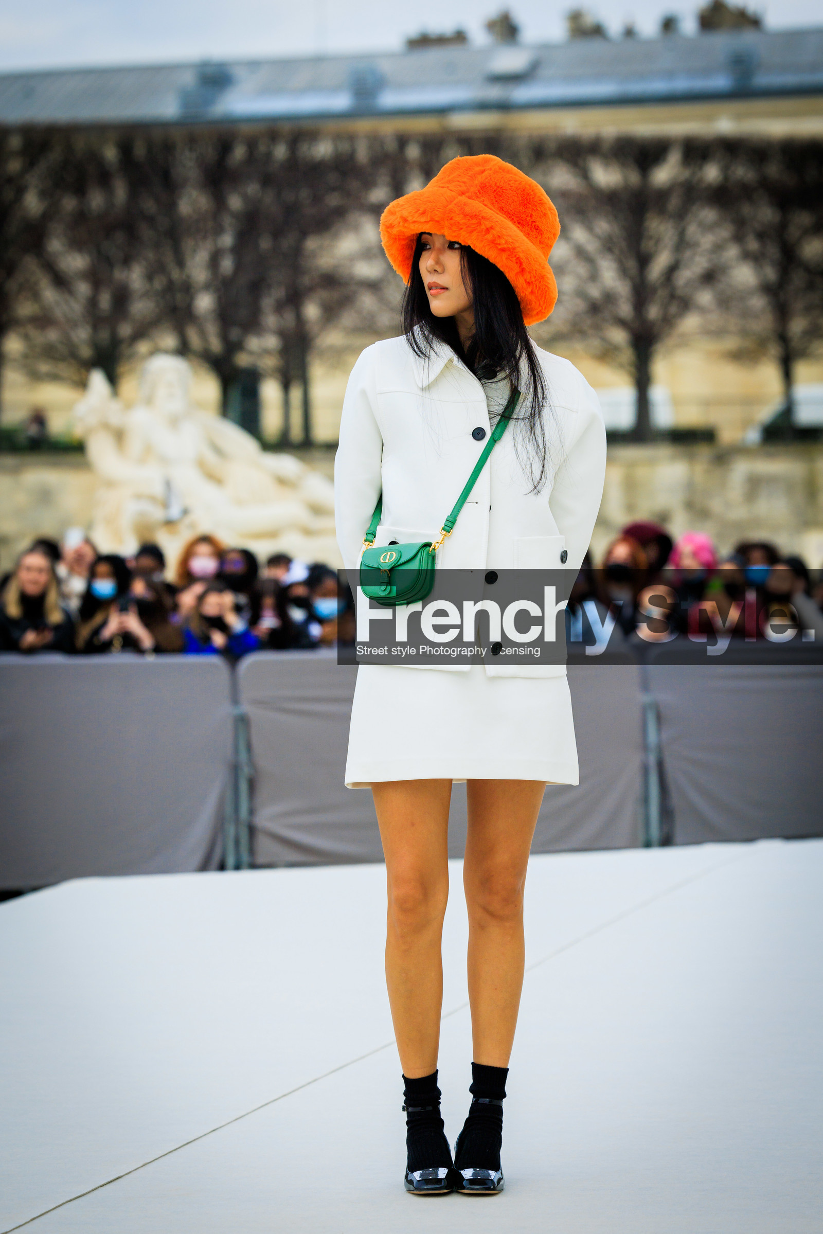 orange hat, flufy hat, furry hat, dior, mini dior bag, green bag, white look, mini skirt, buttoned jacket, black shoes, yoyo cao, fashion week, frenchystyle, FW, jonathan paciullo, street style, AUTUMN WINTER 2022-2023, FALL WINTER 2022_2023, FW 22-23, PFW, PARIS, vertical, full length