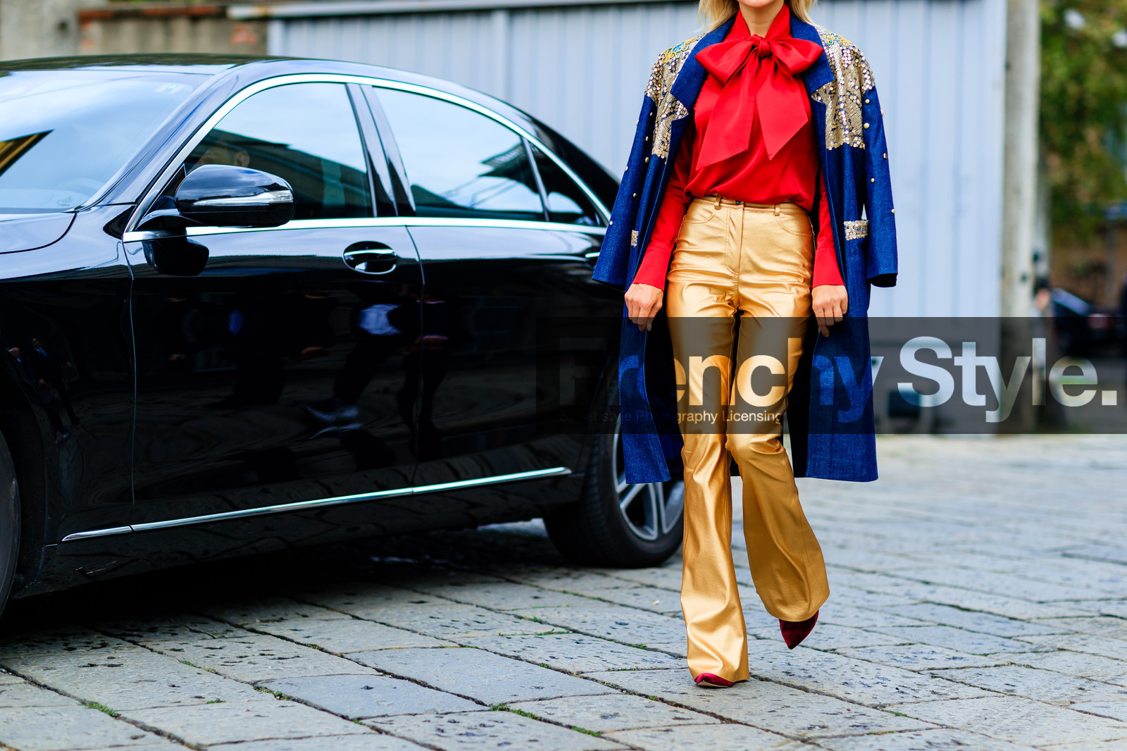 atmosphere details, blue coat, blue denim, blue jacket, bow collar, denim coat, denim jacket, detail, embroidered coat, embroidered jacket, fashion week, frenchystyle, FW, gold coat, gold pants, golden jacket, golden pants, high waist, horizontal, jonathan paciullo, leather pants, MFW, MILAN, over the shoulder, red shirt, sequined jacket, shiny coat, SPRING SUMMER 2017, SS 17, street style, trousers