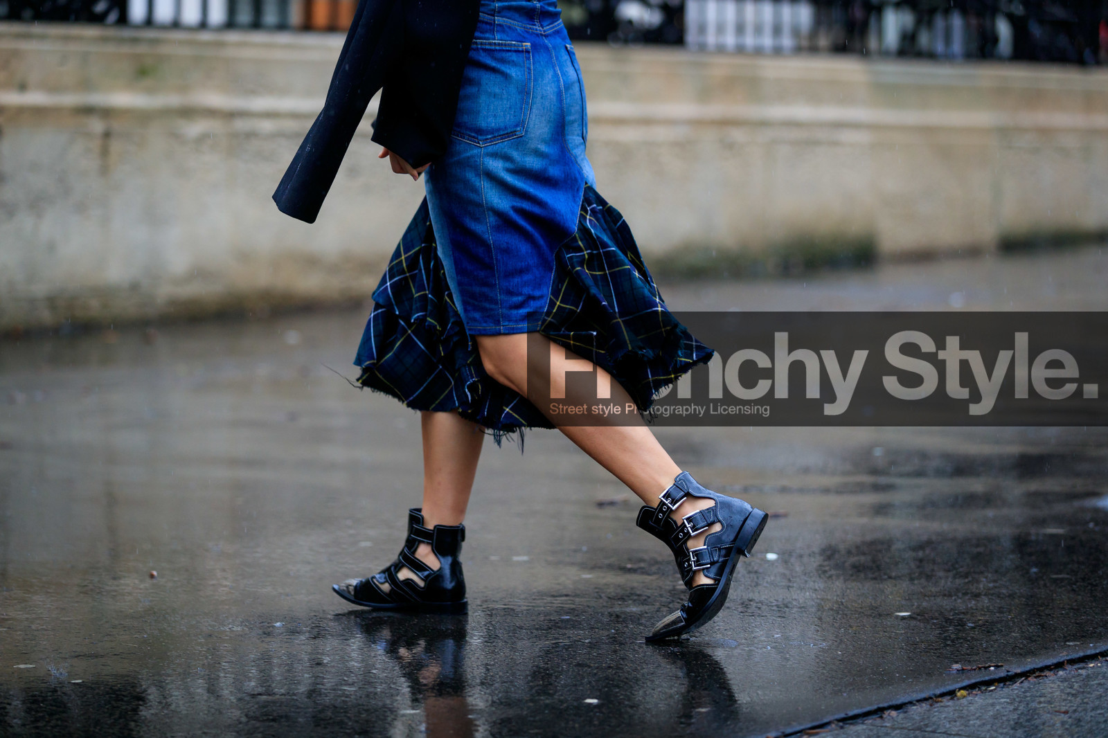 flat boots, sharp end boots, low boots, black leather boots, black polish boots, multi buckle boots, silvered boots, close up detail, shoes detail, legs detail, denim, denim skirt, blue skirt, mid long skirt, green skirt, checked skirt, ruffle skirt, plaid skirt, back details, fashion week, frenchystyle, FW, jonathan paciullo, street style, PFW, PARIS, AUTUMN WINTER 2020-2021, FALL WINTER 2020-2021, FW 20-21, horizontal, detail, atmosphere details