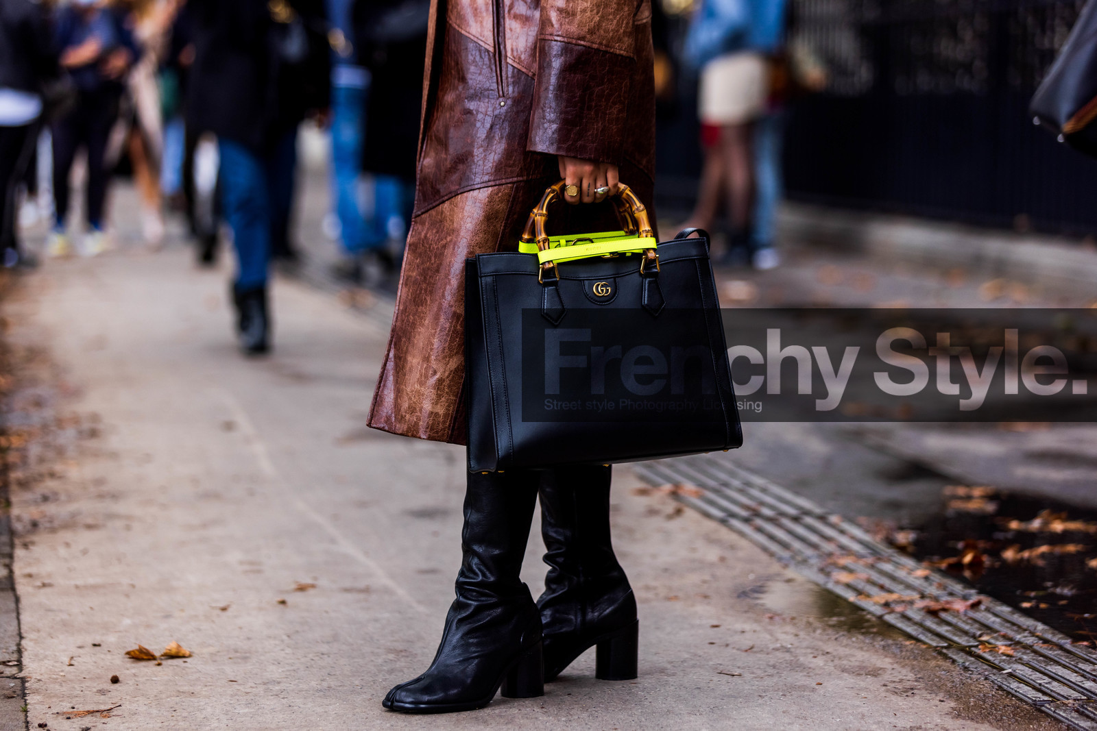 bag, black bag, black boots, boots, brown coat, coat, gucci bag, leather bag, leather boots, leather coat, long coat, Maria Bernad, patchwork, street style, jonathan paciullo, FW, frenchystyle, fashion week, PFW, PARIS, SPRING SUMMER 2022, SS 22, horizontal, atmosphere details