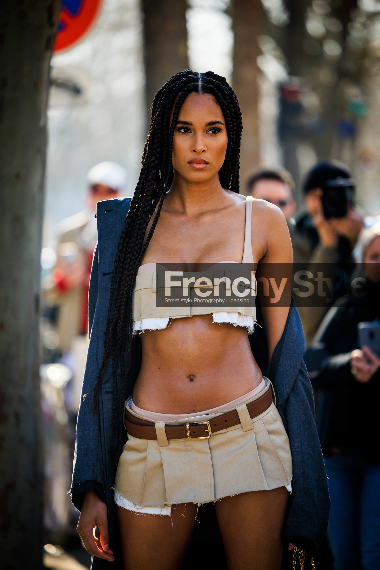 mini skirt, beige skirt, pleated skirt, miu miu, brown belt, beige bra, belt bra, grey coat, long braid, braided hair, model, cindy bruna, FW 22-23, FALL WINTER 2022_2023, AUTUMN WINTER 2022-2023, fashion week, frenchystyle, FW, jonathan paciullo, street style, PFW, PARIS, vertical, detail