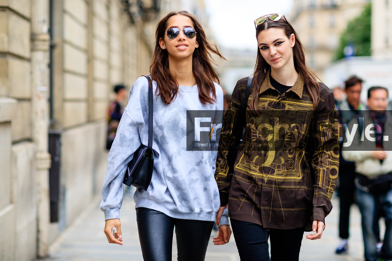 atmosphere details, AUTUMN WINTER 2016-2017, AW 16-17, black bag, black leggings, brown shirt, christian dior, detail, FALL WINTER 2016-2017, fashion week, frenchystyle, FW, FW 16-17, grey sweater, HAUTE COUTURE, horizontal, jonathan paciullo, leather bag, MENSWEAR, model, PARIS, PFW, printed shirt, ray ban, street style, sunglasses