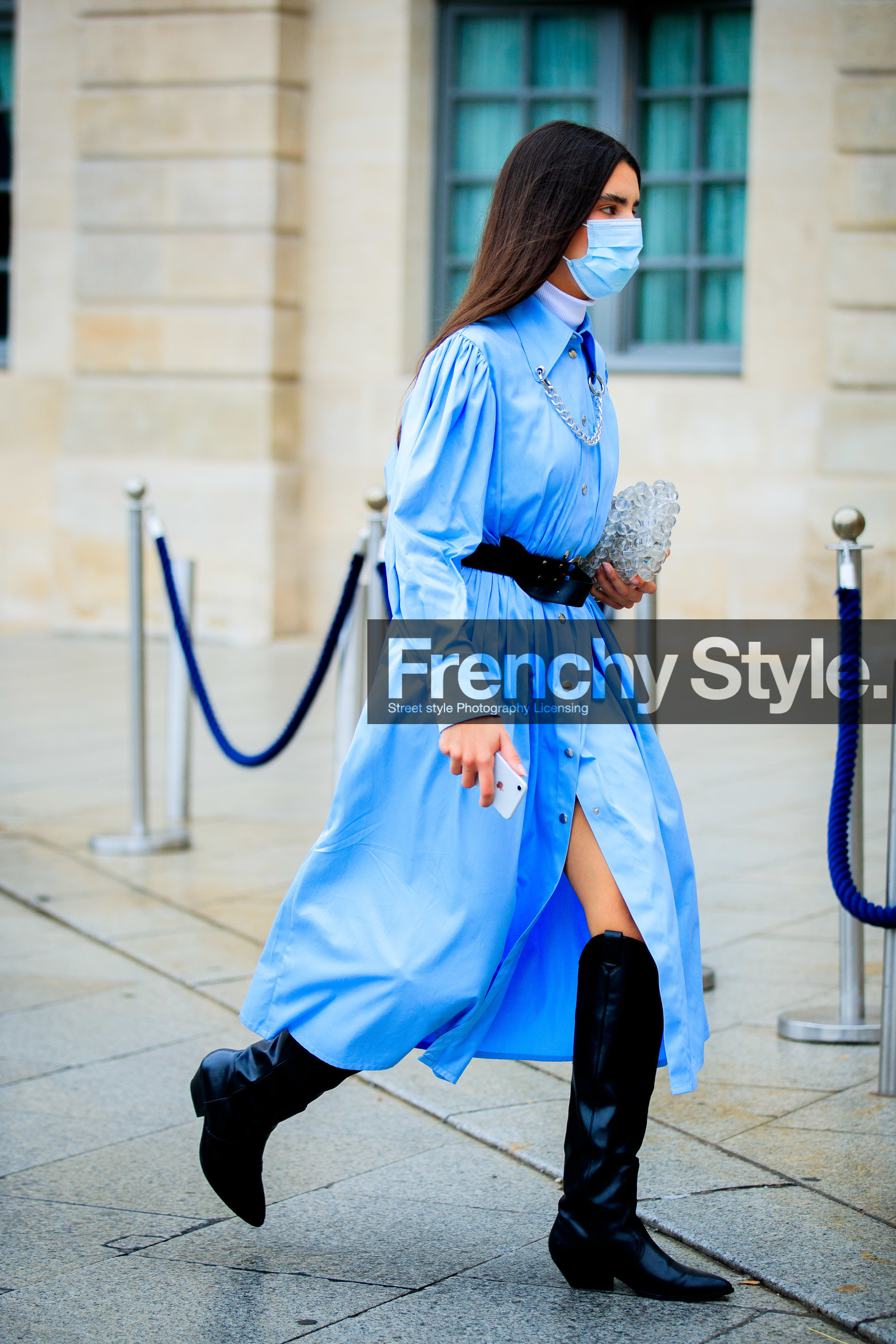 light blue dress, button dress, long dress, long sleeves dress, dress shirt, belted dress, black leather belt, black leather boots, high boots, cowboy boots, silvered necklace, big chain necklace, covid face mask, fashion week, frenchystyle, FW, jonathan paciullo, street style, PFW, PARIS, SPRING SUMMER 2021, SS 21, vertical, full length