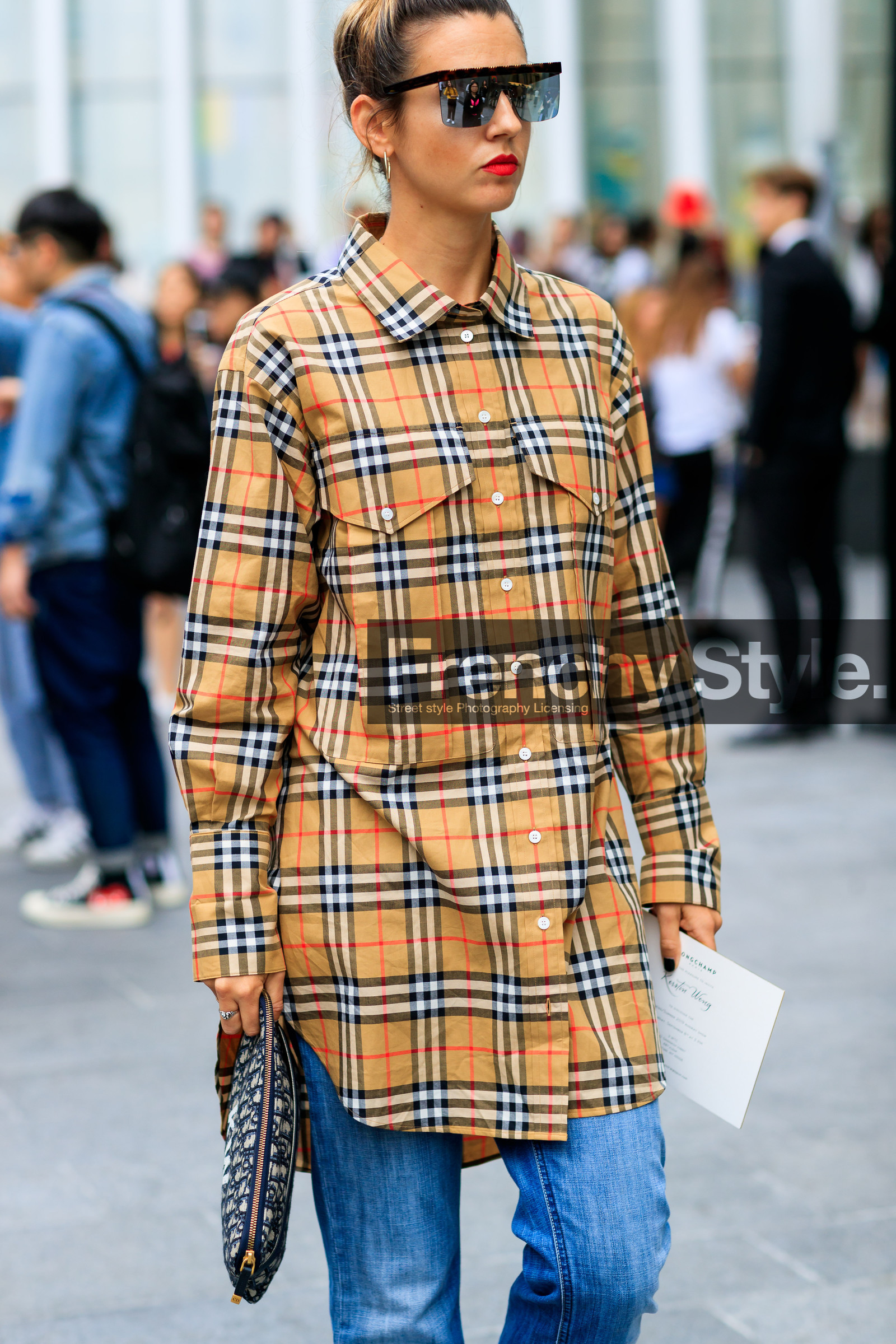 beige shirt, blue denim, burberry, checked, christian dior, denim pants, graphic bag, jeans, leather bag, monogram, plaid, printed bag, red lips, saddle bag, sunglasses, tartan, trousers, street style, jonathan paciullo, FW, frenchystyle, fashion week, NYFW, NEW YORK, SPRING SUMMER 2019, SS 19, vertical, detail, atmosphere details