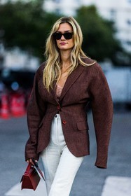 acne studios, Anne Laure Mais, bag, black sunglasses, blazer, brown blazer, flare pants, oversize blazer, pants, rayban, red bag, sunglasses, white pants, street style, jonathan paciullo, FW, frenchystyle, fashion week, PFW, PARIS, SPRING SUMMER 2022, SS 22, vertical, atmosphere details