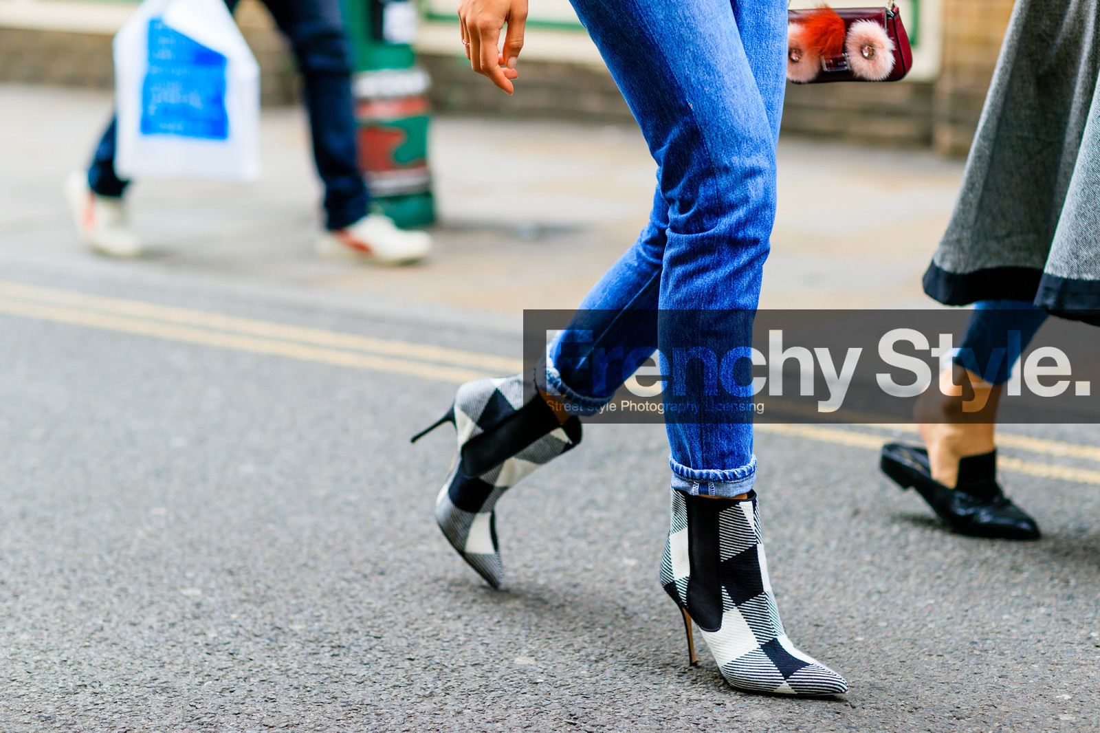 atmosphere details, black and white shoes, blue denim, denim pants, detail, fashion week, frenchystyle, FW, geometric, gingham, graphic shoes, high heels, horizontal, jeans, jonathan paciullo, leather shoes, LFW, LONDON, plaid, SPRING SUMMER 2017, SS 17, street style, trousers, woman